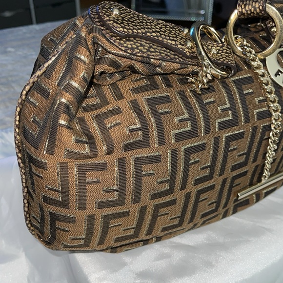 Fendi hobo bag preloved excellent condition gorgeous bag - Picture 4 of 16